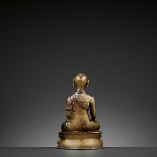 A PORTRAIT BRONZE OF A MONK, COPPER- AND SILVER-INLAID, 16TH-18TH CENTURY 铜和银镶嵌的&hellip;