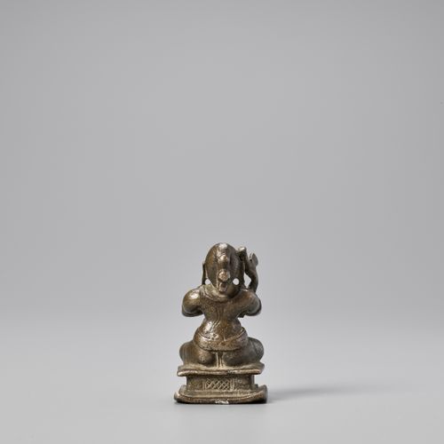 TWO SMALL INDIAN BRONZE FIGURES, 19TH CENTURY TWO SMALL INDIAN BRONZE FIGURES, 1&hellip;