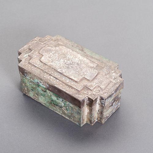 AN UNUSUAL SILVER BOX AN UNUSUAL SILVER BOX
Southeast Asia, 17th – 19th century.&hellip;