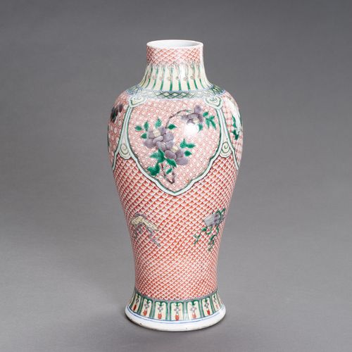 AN EXTREMELY FINE WUCAI ENAMELED PORCELAIN VASE, 17TH CENTURY AN EXTREMELY FINE &hellip;