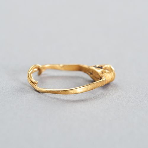 A CHAM GOLD RING WITH GEMSTONE A CHAM GOLD RING WITH GEMSTONE
Champa, 9th – 10th&hellip;