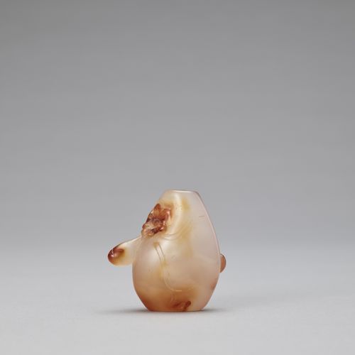 A CARNELIAN SNUFF BOTTLE, 20TH CENTURY POTERIE CARNELIENNE, 20e SIÈCLE
Chine. La&hellip;