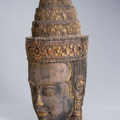 A LARGE WOOD HEAD OF BUDDHA GRAN CABEZA DE MADERA DE BUDDHA
Camboya, Oudongk, pe&hellip;