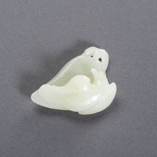 A CELADON JADE ‘BIRD OF PREY ON LEAF’ PENDANT, LATE QING TO REPUBLIC PENDANT "OI&hellip;