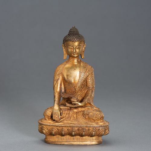 A Gilt Bronze Buddha 鎏金铜佛像
中国，20世纪。

状况良好 ，有磨损和轻微的斑点。状况良好，有磨损和铸造的不规则性，以及轻微的斑驳。
 &hellip;