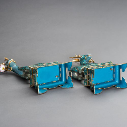 A PAIR OF CLOISONNÉ DEER CANDLE HOLDERS 一对景泰蓝鹿形烛台
中国，民国时期（1912 - 1949）。两只掐丝鹿烛台，鎏&hellip;