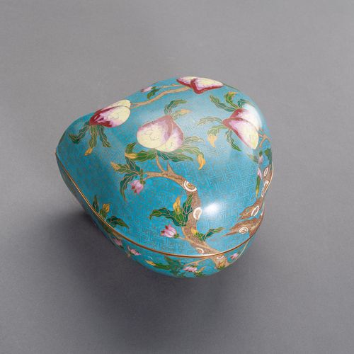 AN UNUSUAL AND LARGE ‘NINE PEACHES’ CLOISONNE BOX AN UNUSUAL AND LARGE ‘NINE PEA&hellip;