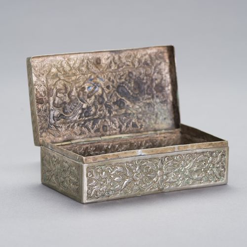 A SILVER-PLATED LIDDED BOX CAJA CON TAPA DE PLATA
Birmania/Myanmar c. 1900. La c&hellip;