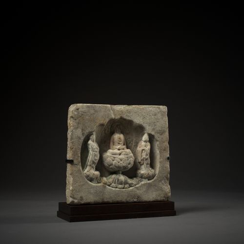 A WHITE MARBLE BUDDHIST STELE, NORTHERN WEI TO NORTHERN QI Una stele buddista in&hellip;