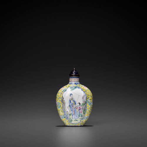 A CANTON ENAMEL ‘SCHOLARS AND BOYS’ SNUFF BOTTLE, QING DYNASTY KANON-Emaille-Fla&hellip;