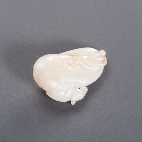 A LARGE WHITE JADE ‘RAT ON TREASURE BAG’ PENDANT, LATE QING TO REPUBLIC 大型白玉 "宝物&hellip;