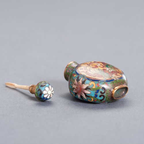 A CLOISONNÉ ENAMEL ‘PHOENIX’ SNUFF BOTTLE WITH MATCHING STOPPER, QING DYNASTY CL&hellip;