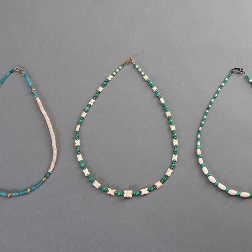 THREE FINE NECKLACES FROM PAKISTAN (MEHRGARH) AND THAILAND TROIS COLLIERS FINS D&hellip;