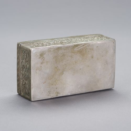 A SILVER-PLATED LIDDED BOX A SILVER-PLATED LIDDED BOX
Burma/ Myanmar c. 1900. Di&hellip;
