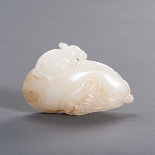 A LARGE WHITE JADE ‘RAT ON TREASURE BAG’ PENDANT, LATE QING TO REPUBLIC 大型白玉 "宝物&hellip;