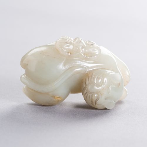A CELADON JADE ‘CAT AND BUTTERFLY’ PENDANT, LATE QING TO REPUBLIC 青白玉 "猫和蝴蝶 "吊坠，&hellip;