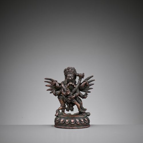 A SILVER-INLAID BRONZE FIGURE OF HERUKA AND CONSORT, QING FIGURA IN BRONZO IN AR&hellip;