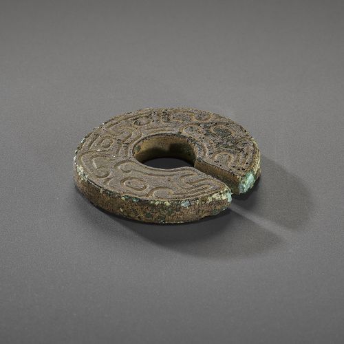 A SLIT-RING, JUE, WESTERN ZHOU A SLIT-RING, JUE, WESTERN ZHOU
Lacquer or fabric &hellip;