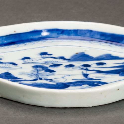 FLAT PLATE FLAT PLATE
China, Qing-Dynastie, 19 Jh. Jh. Blaues und weißes Porzell&hellip;
