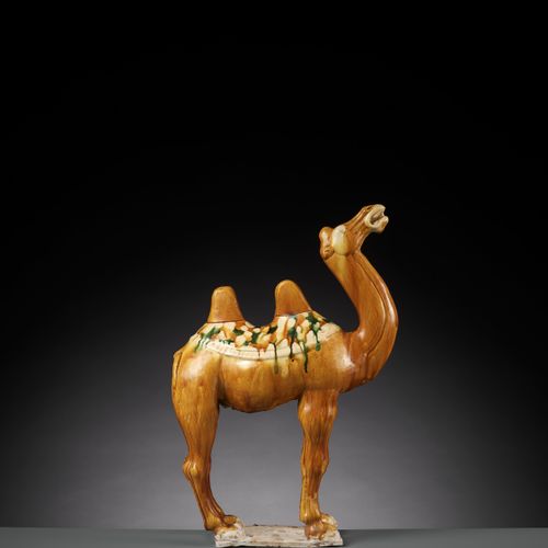 A SANCAI-GLAZED POTTERY FIGURE OF A BACTRIAN CAMEL, TANG DYNASTY 唐代三彩釉陶骆驼像
中国，61&hellip;