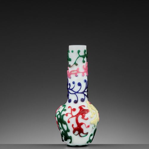 A FIVE-COLOR OVERLAY GLASS ‘CHILONG’ BOTTLE VASE, QIANLONG MARK AND PERIOD FÜNF-&hellip;