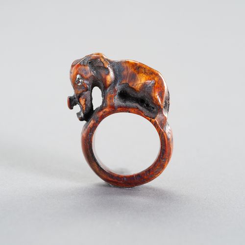 A TRIBAL ELEPHANT IVORY RING A TRIBAL ELEPHANT IVORY RING
Southeast Asia, 19th c&hellip;