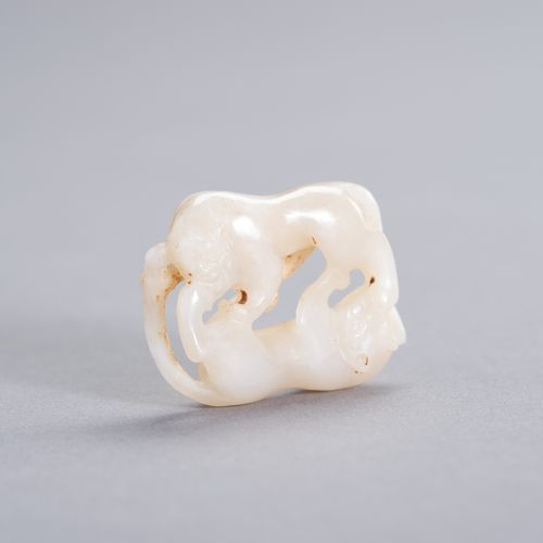 A WHITE JADE DOUBLE CAT CARVING A WHITE JADE DOUBLE CAT CARVING
Cina, dinastia Q&hellip;