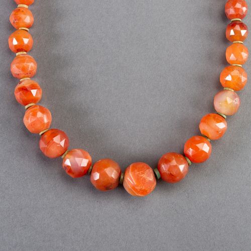 A FINE NECKLACE WITH EGYPTIAN CARNELIAN BEADS GIFTED TO SHEIKH ALI ABDEL RASSOUL&hellip;