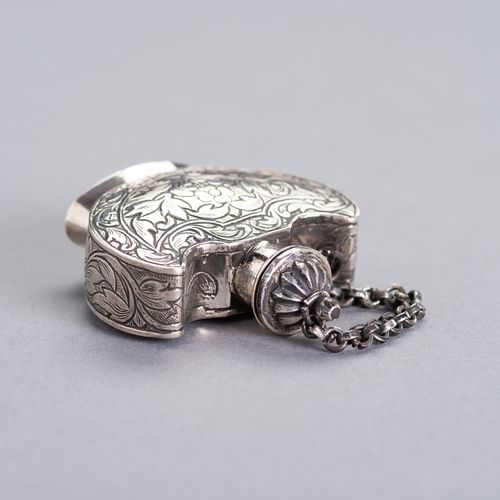 AN UNUSUAL SILVER SNUFF BOTTLE AN UNUSUAL SILVER SNUFF BOTTLE
China, late 19th c&hellip;