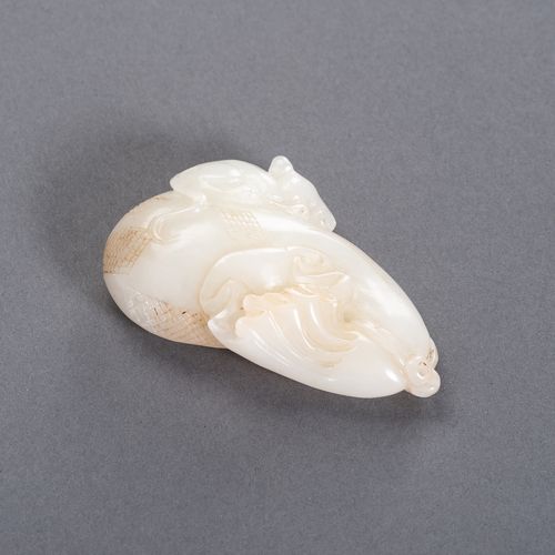 A LARGE WHITE JADE ‘RAT ON TREASURE BAG’ PENDANT, LATE QING TO REPUBLIC 大型白玉 "宝物&hellip;