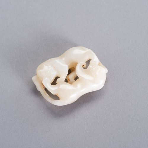 A WHITE JADE DOUBLE CAT CARVING A WHITE JADE DOUBLE CAT CARVING
Cina, dinastia Q&hellip;