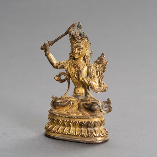 A GILT BRONZE FIGURE OF MANJUSHRI 文殊菩萨鎏金铜像
汉藏，19世纪末。文殊菩萨的鎏金铜像，细节刻画精细，有一个密封的底座。文殊&hellip;