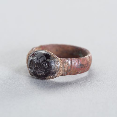 AN ANCIENT COPPER RING WITH AN INTAGLIO AN ANCIENT COPPER RING WITH AN INTAGLIO
&hellip;