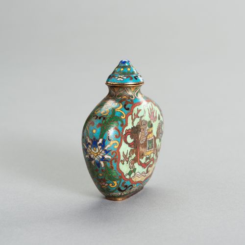 AN ‘ELEPHANT AND QILIN’ CLOISONNE SNUFF BOTTLE BOTELLA DE CLOISONNE "ELEFANTE YQ&hellip;