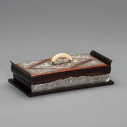 A ROSEWOOD AND SILVER JEWERLY BOX WITH COVER AN IVORY HANDLE 一个红木和银制珠宝盒，带盖子和象牙手柄&hellip;