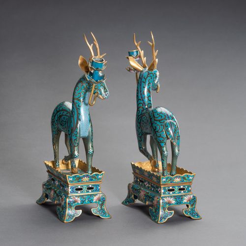 A PAIR OF CLOISONNÉ DEER CANDLE HOLDERS 一对景泰蓝鹿形烛台
中国，民国时期（1912 - 1949）。两只掐丝鹿烛台，鎏&hellip;