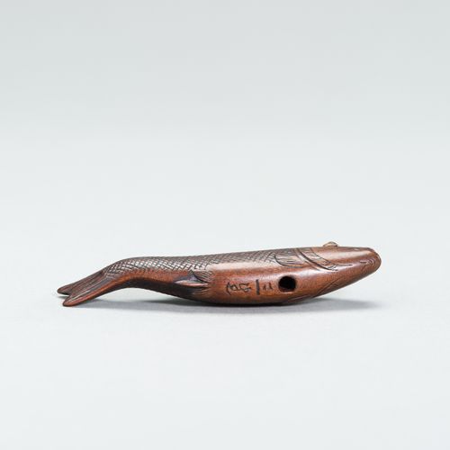 A LARGE WOOD FISH NETSUKE A LARGE WOOD FISH NETSUKEJapan
,19. Jahrhundert

Darst&hellip;
