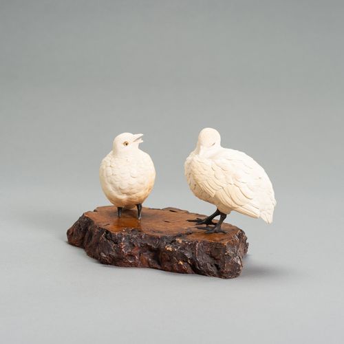 AN IVORY OKIMONO GROUP OF TWO QUAILS AN IVORY OKIMONO GROUP OF TWO QUILS
日本，明治时期&hellip;