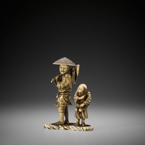 SHODAI: AN IVORY OKIMONO OF A FARMER WITH CHLD SHODAI：一个农民和孩子的象牙和服
由Shodai制作，有Sh&hellip;