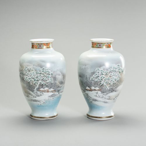 A LARGE PAIR OF PORCLEAIN VASES WITH A WINTER SCENE GRANDE PAIRE DE VASES EN POR&hellip;