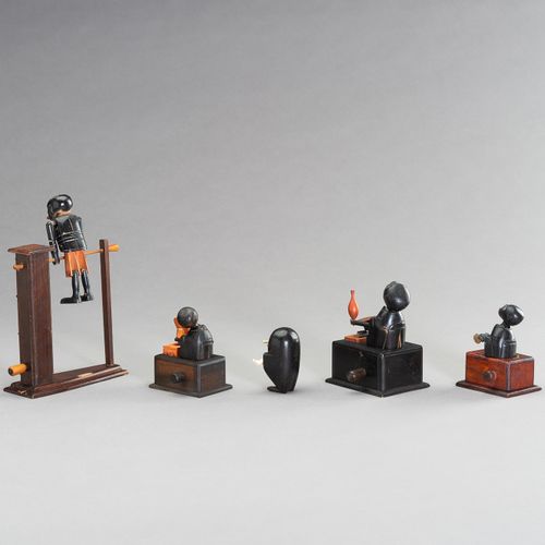 A GROUP OF FIVE AMUSING WOOD KOBE TOYS 一组五件有趣的木制神户玩具
日本，明治时期（1868-1912）

"神户娃娃 "&hellip;