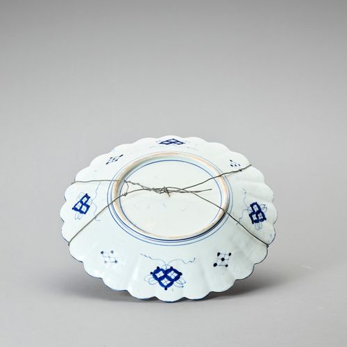 AN IMARI PORCELAIN CHARGER CHARGEUR EN PORCELAINE IMARIJapon
,19e siècle, périod&hellip;