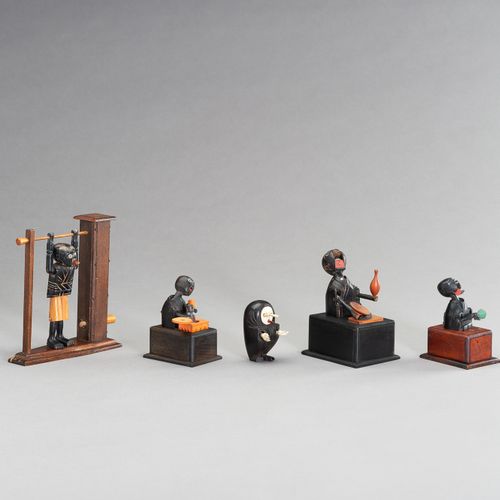 A GROUP OF FIVE AMUSING WOOD KOBE TOYS 一组五件有趣的木制神户玩具
日本，明治时期（1868-1912）

"神户娃娃 "&hellip;