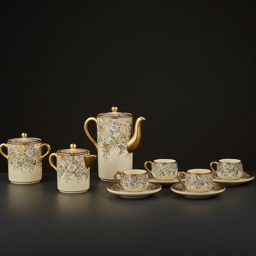 11-PART SIGNED SATSUMA TEA SET 11件签名的Satsuma茶具
日本，明治时期（1868-1912）

，签名为Nikko，底部有&hellip;