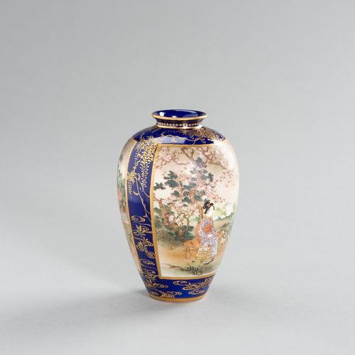 TWO SATSUMA CERAMIC VASES 两个SATSUMA CERAMIC VASES
日本，明治时期（1868-1912）

每个都是用明亮的珐琅&hellip;