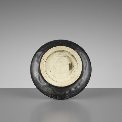 A PAIR OF GLAZED CERAMIC VASES Pärchen glasierte KeramikgefäßeJapan
, 20. Jh.

D&hellip;