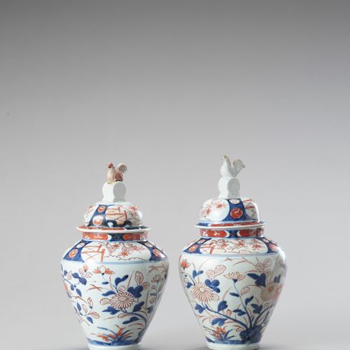 A PAIR OF IMARI PORCELAIN VASES AND COVERS A PAIR OF IMARI PORCELAIN VASES AND C&hellip;