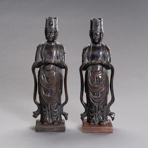 A PAIR OF JAPANESE BRONZE FIGURES DEPICTING KANNON COPPIA DI FIGURE GIAPPONESI I&hellip;