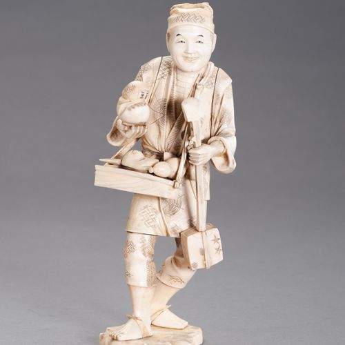 AN IVORY AND BONE OKIMONO OF A TOY SELLER 一个卖玩具的人的象牙和骨质OKIMONO
日本，明治时期（1868-1912&hellip;