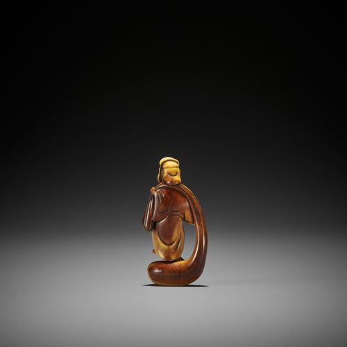 AN IVORY NETSUKE OF AN ACTOR IN THE ROLE OF HOTEI 象牙网饰：演员扮演穗井
日本，18世纪初，江户时代(1615&hellip;